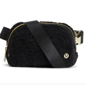 Lululemon, New, Black Everywhere Fleece Gold Tone Hardware 1L Belt Bag